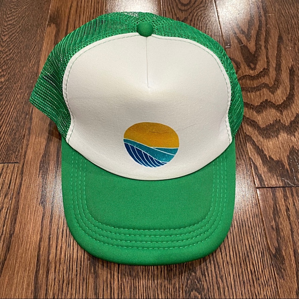 NWOT Vented Cap with Sun & Water Patch, OS